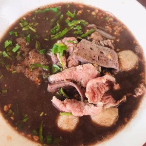 Hod Leo Salavanh Restaurant 9-79