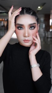 Oh OLi SingHa Make-up