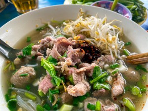 ຮ້ານເຝີແຄມຂອງ(ປາກເຊ)​