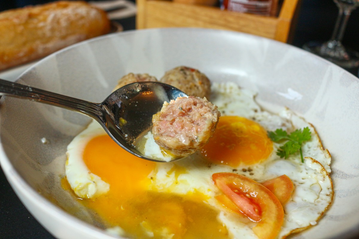 Kaogee Le Triomphe (ເຂົ້າຈີ່ຄາເຟ່ຫຼັງ ມສ ວຽງຈັນ)