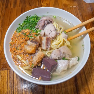 Mae Houa Noodle Soup