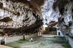 Vieng Xay Cave
