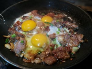 Stir fried sour pork with egg (Khua Som Mou sai Khai)