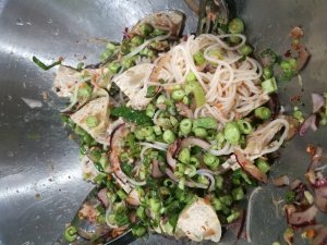 Rice noodle salad (Koy Khao Poun)
