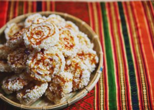Puffed Sticky Rice Cakes