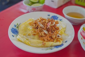 Aunty Theuang banh cuon-fried egg roll